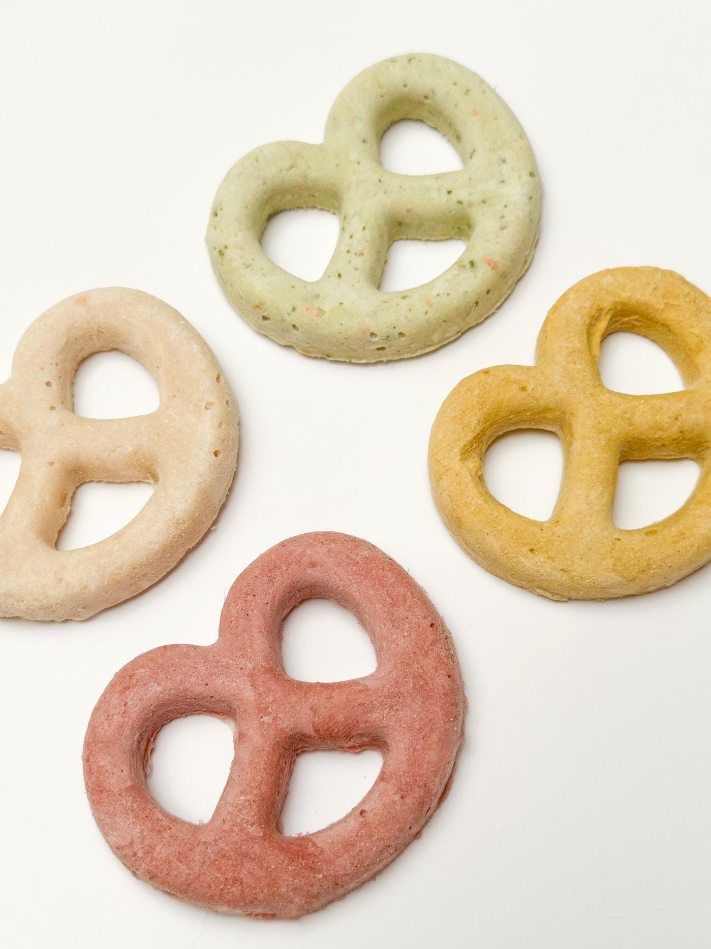 Freeze Dried Pretzel Pet Treats 4 pcs