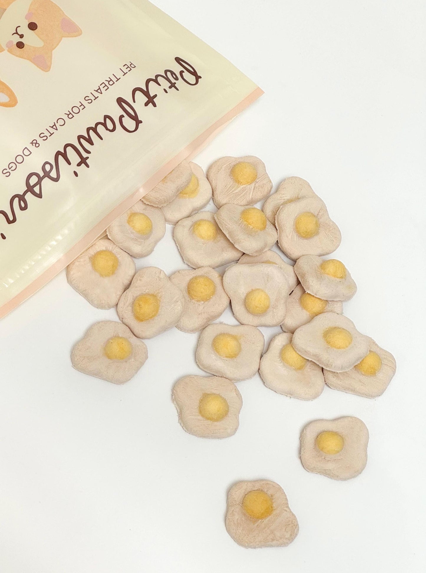 Petit Pawtisserie freeze-dried egg pet treats – healthy, high-protein snacks for cats and dogs