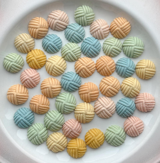 Multicolor Yarn Ball Chicken Pet Treat 1 oz