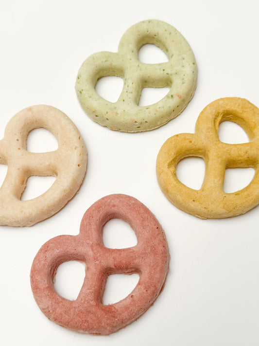 Freeze Dried Pretzel Pet Treats 4 pcs